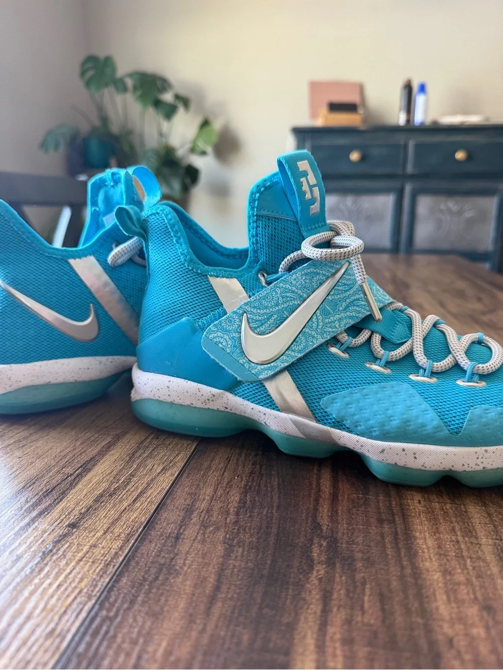 Nike LeBron Blue Kids' High-Top Sneakers with Paisley Strap - Picture 10 of 10